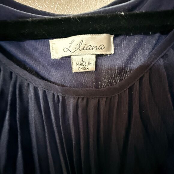 Liliana Pleated Sheer Flowing Cape Sleeve Blouse Navy Blue Women's Size Large - Picture 4 of 6